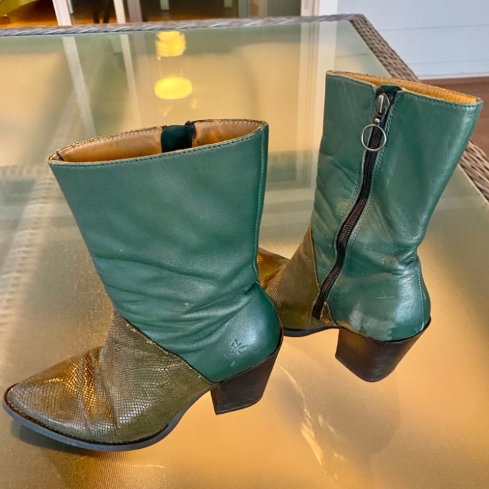 ⭐️ John Fluevog, Size 6 1/2 “Room 203” Green Women's Cowboy Style Boots. RARE ! - Picture 3 of 16